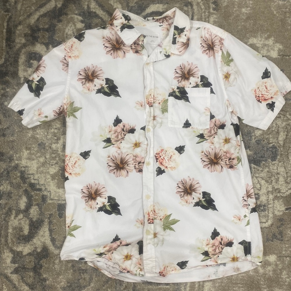 Size Large Floral shirt
